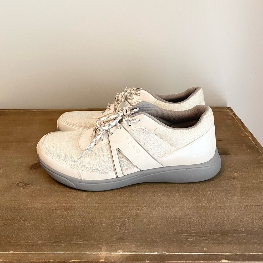 Alegria by PG TRAQ Qarma Women’s Sneakers In White Dew Mesh Size 40 (9.5)